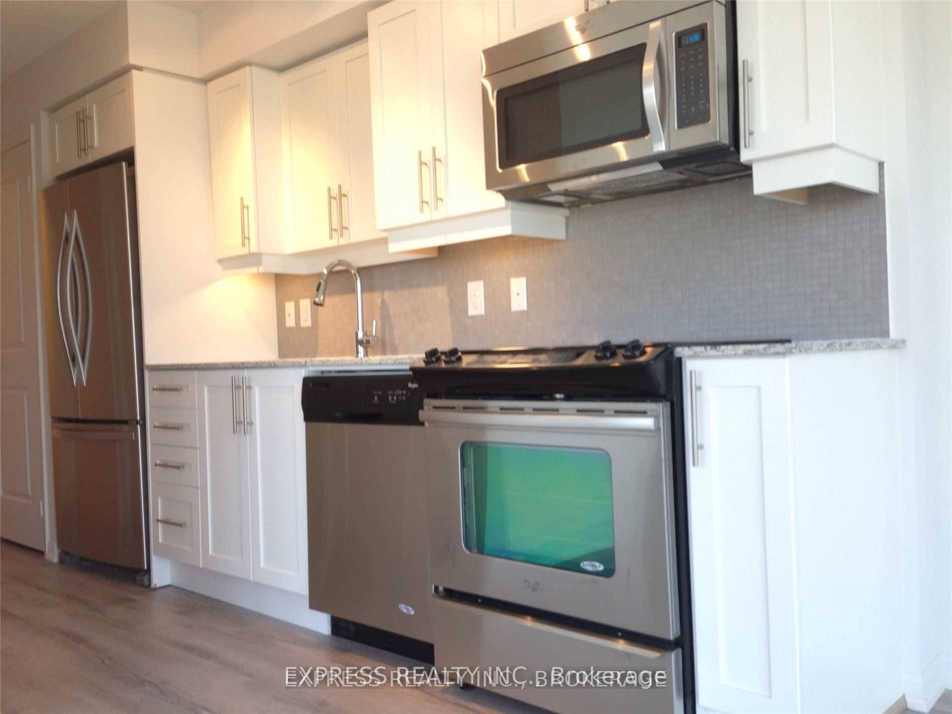 Spacious 1 Bedroom with Balcony w NW views Luxurious York Harbour Club Bathurst amp ; Lakeshore.