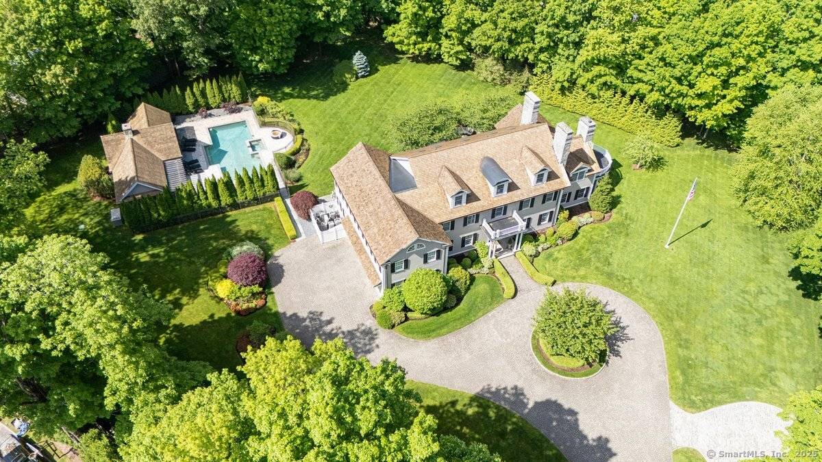 Welcome to Stonewall Manor a spectacular mini estate on 2.