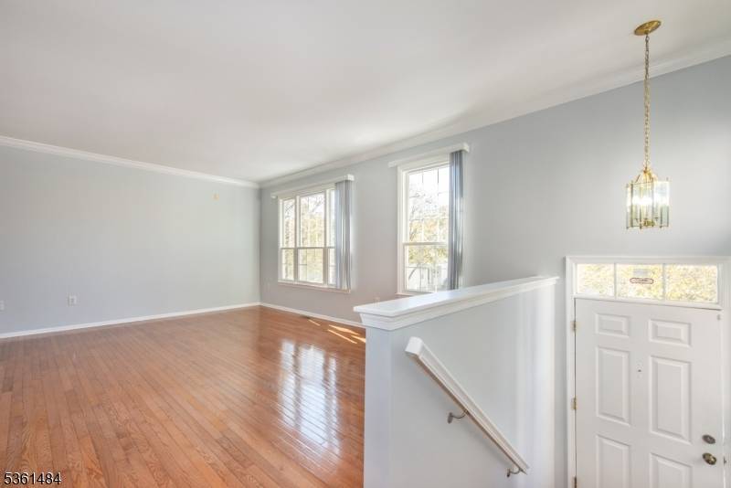 Welcome to Stonebridge town home community Amazing opportunity !