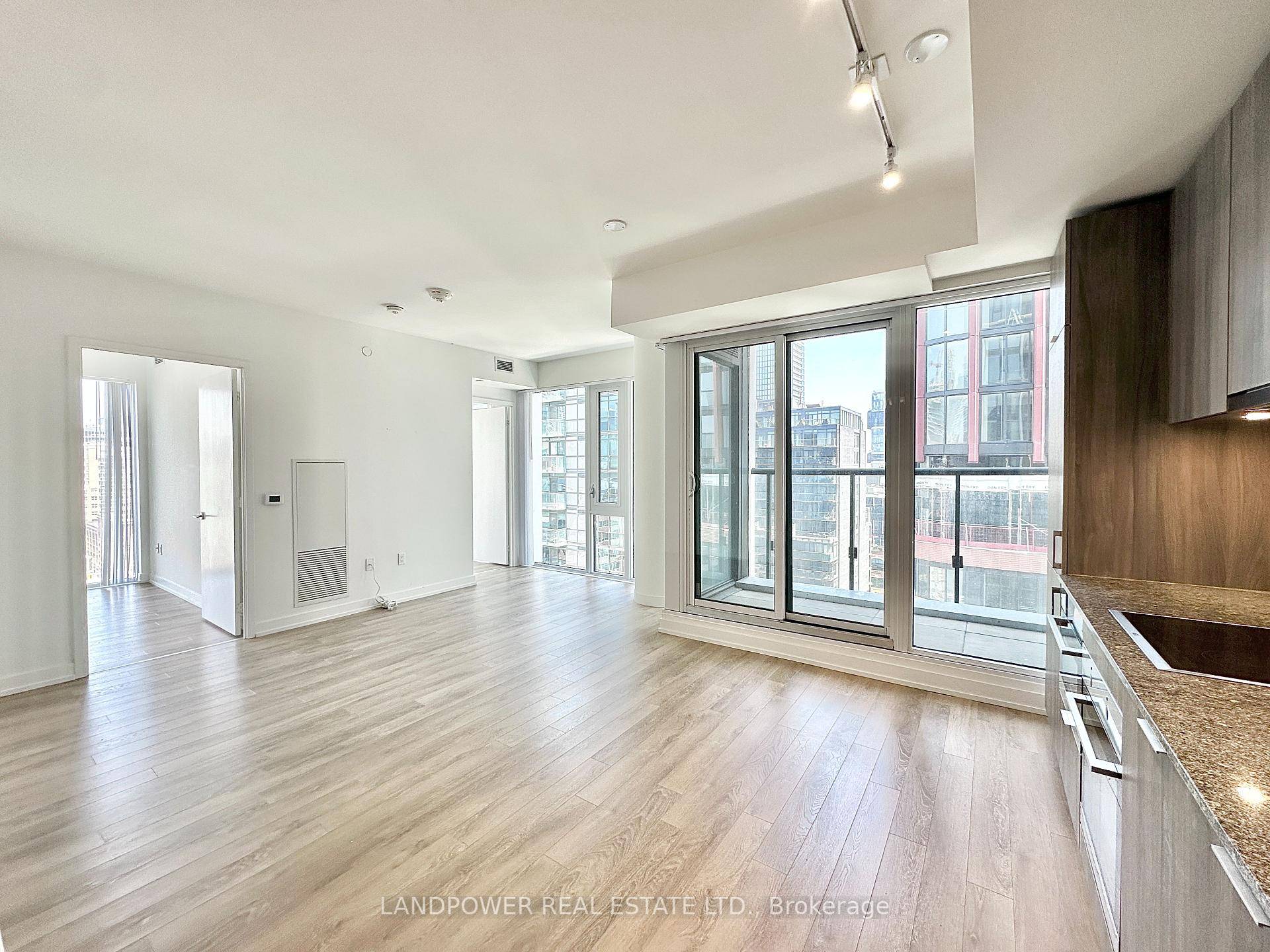 LUXURY spacious 2 Bedroom Corner Unit at St.
