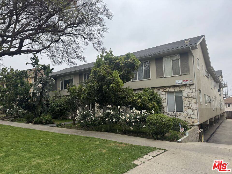 8218   De Longpre Ave 21BR Hollywood Hills East La