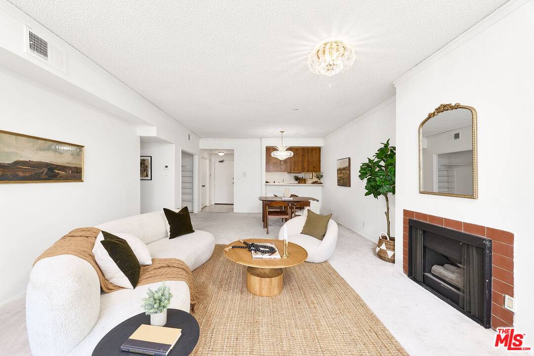 729  S Hobart Blvd 2BR Hancock Park La