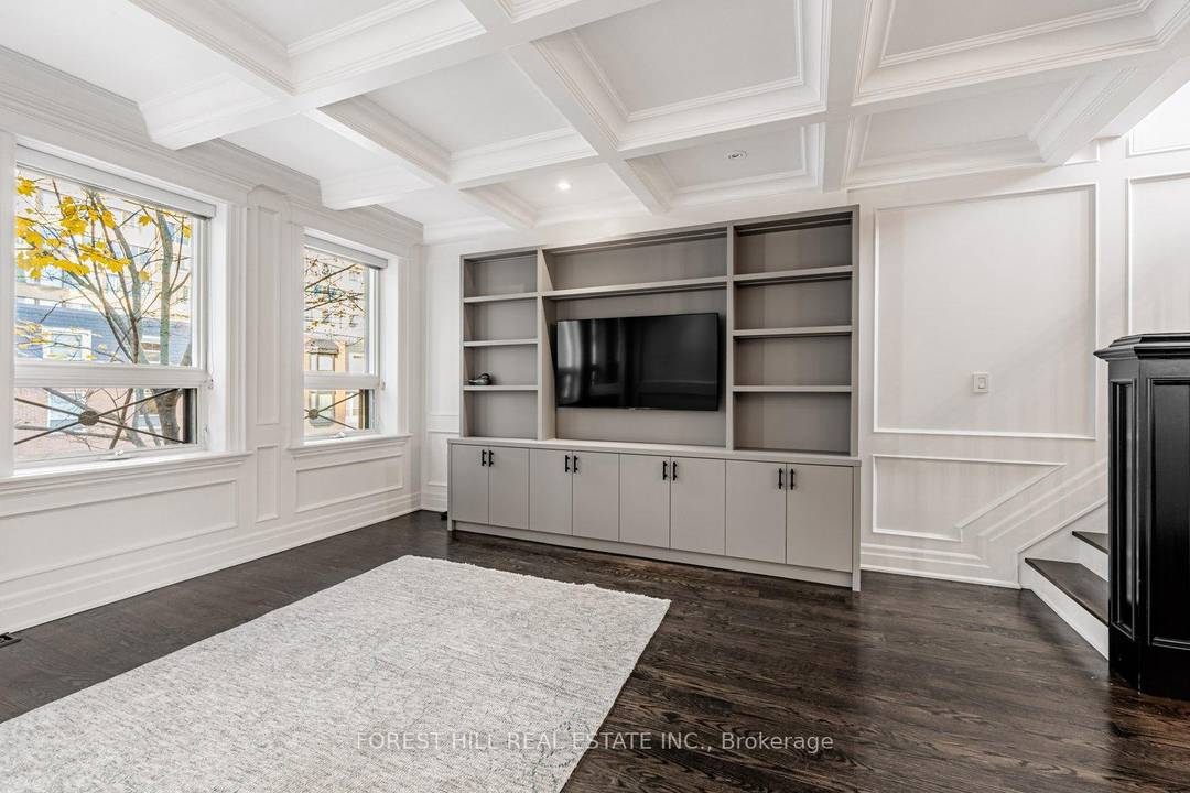 Inspired by the elegance of a classic New York brownstone, this exceptional executive residence offers two full levels of refined living in the heart of the city.