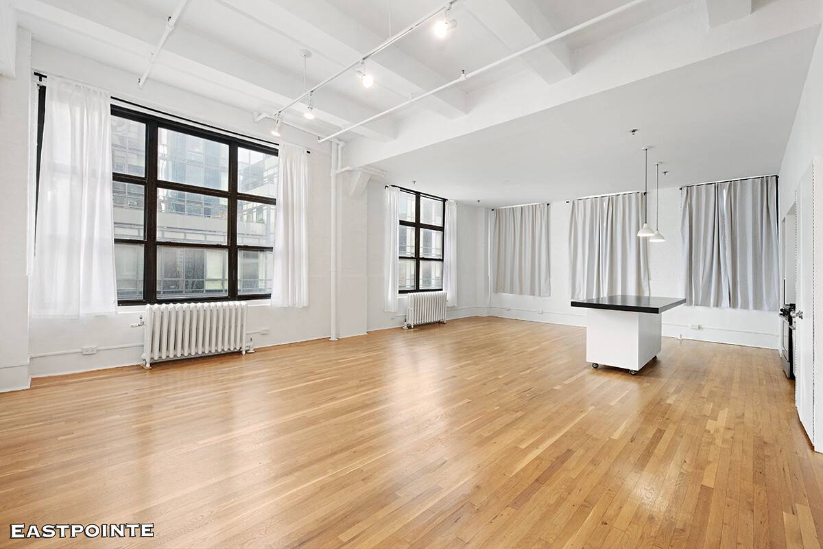 New to Market, Rarely Available Hudson Yards Loft Residence 6D is a stunning, spacious loft in the trendy Hudson Yards neighborhood of Manhattan.