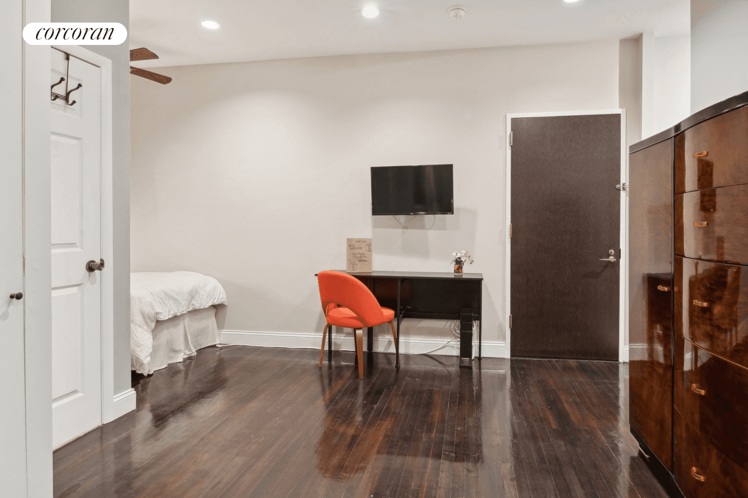 Open house Sun, Oct 19 2 00 3 30PM by appt only Firmly ensconced at the core and beating heart of the Big Apple, is a marvelous alcove studio gem.