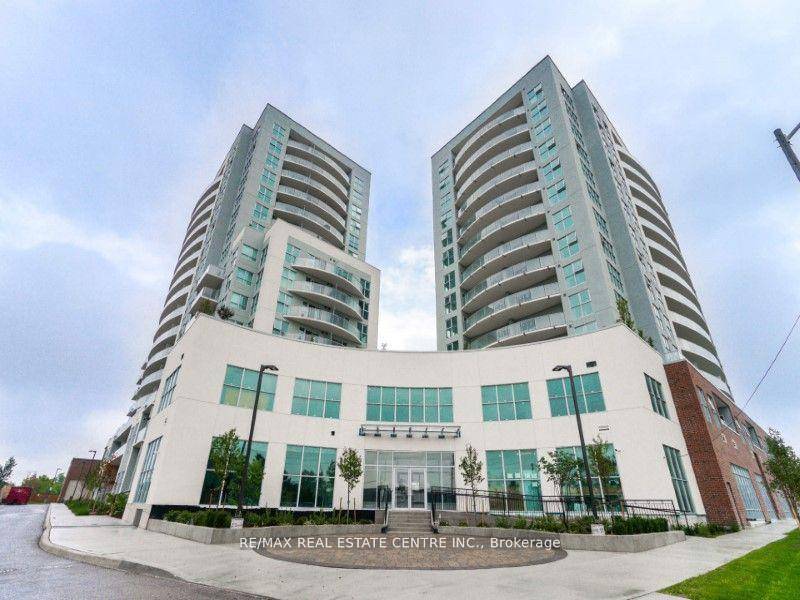 Beautiful and spacious 2 bedroom and 2 bathroom condo, prime location of Birch mount Rd amp ; Lawrence Ave E area !