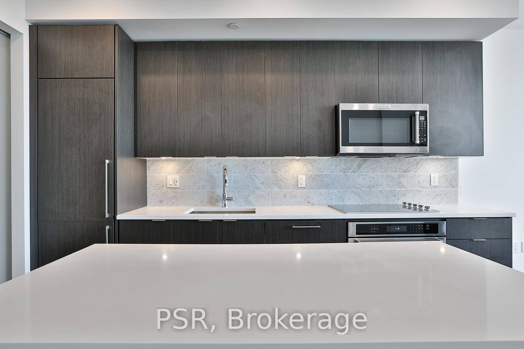 Welcome to this bright and spacious 2 bedroom condo penthouse in the heart of Toronto's Fort York neighbourhood.