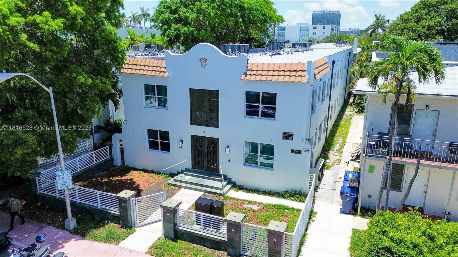 Property Features Income producing property Modern appliances and buildout Diverse unit mix Charming art deco architecture Opportunity to increase rents Secure access Private courtyard Location Features Prime South Beach location ...