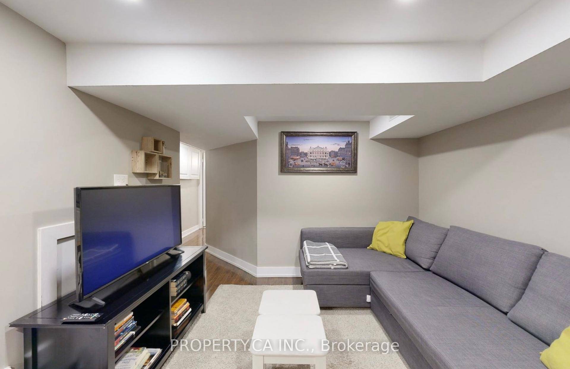 Check Out This Cozy Wychwood Basement Unit !