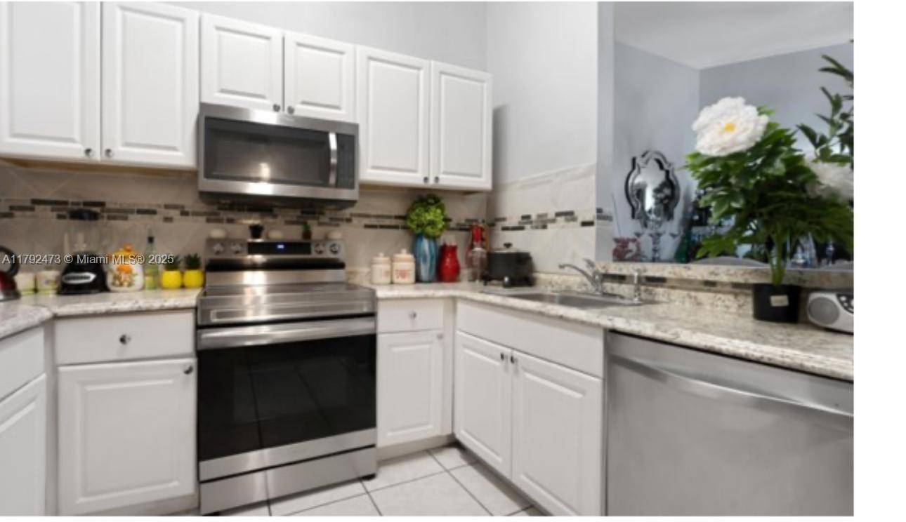 FIRST TIME HOME BUYER MOST SEE THIS BEAUTIFUL 3 BETHROOMS 2 BATHS IN BOCA RATON WEST HOME IN SOUGHT AFTER TUDOR WOODS, NEW ROOF IN 2018.