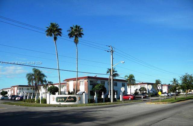 Nice 1 bedroom, 1 bath, 2ND floor condo in a 55 community.