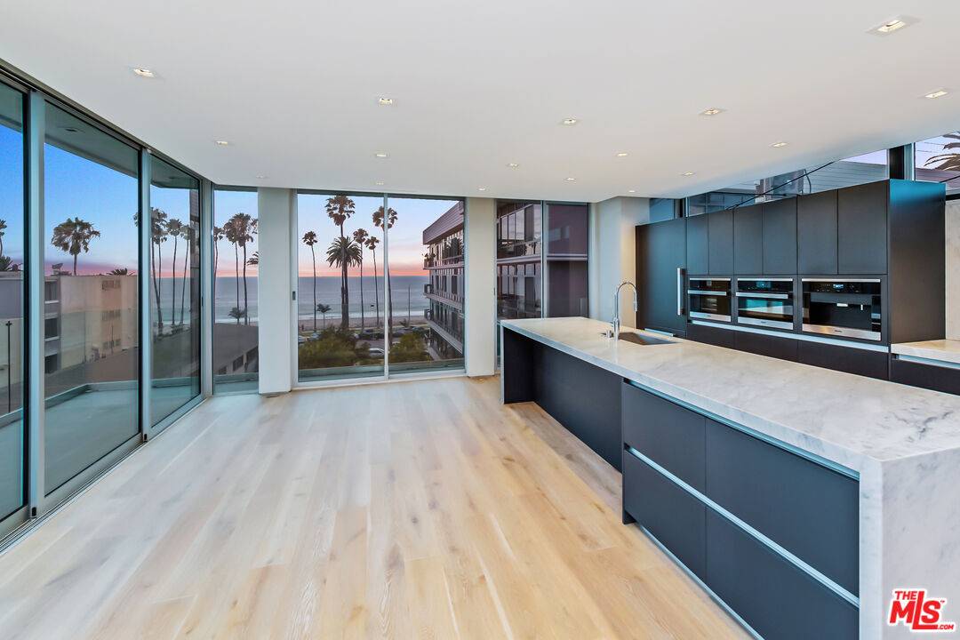 1012 2nd St 2BR Santa Monica La