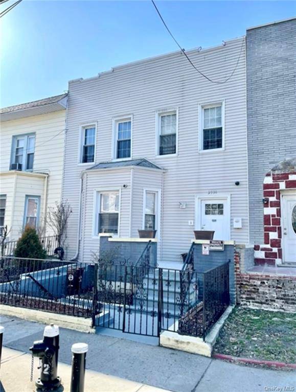 We are so proud to offer this excellent opportunity Mint condition Single family beauty located in the fully residential neighborhood of Allerton, in the Northern Part of the Bronx.