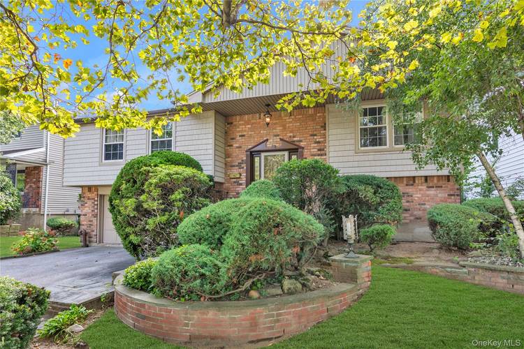 A well priced expansive high ranch in the valleys.