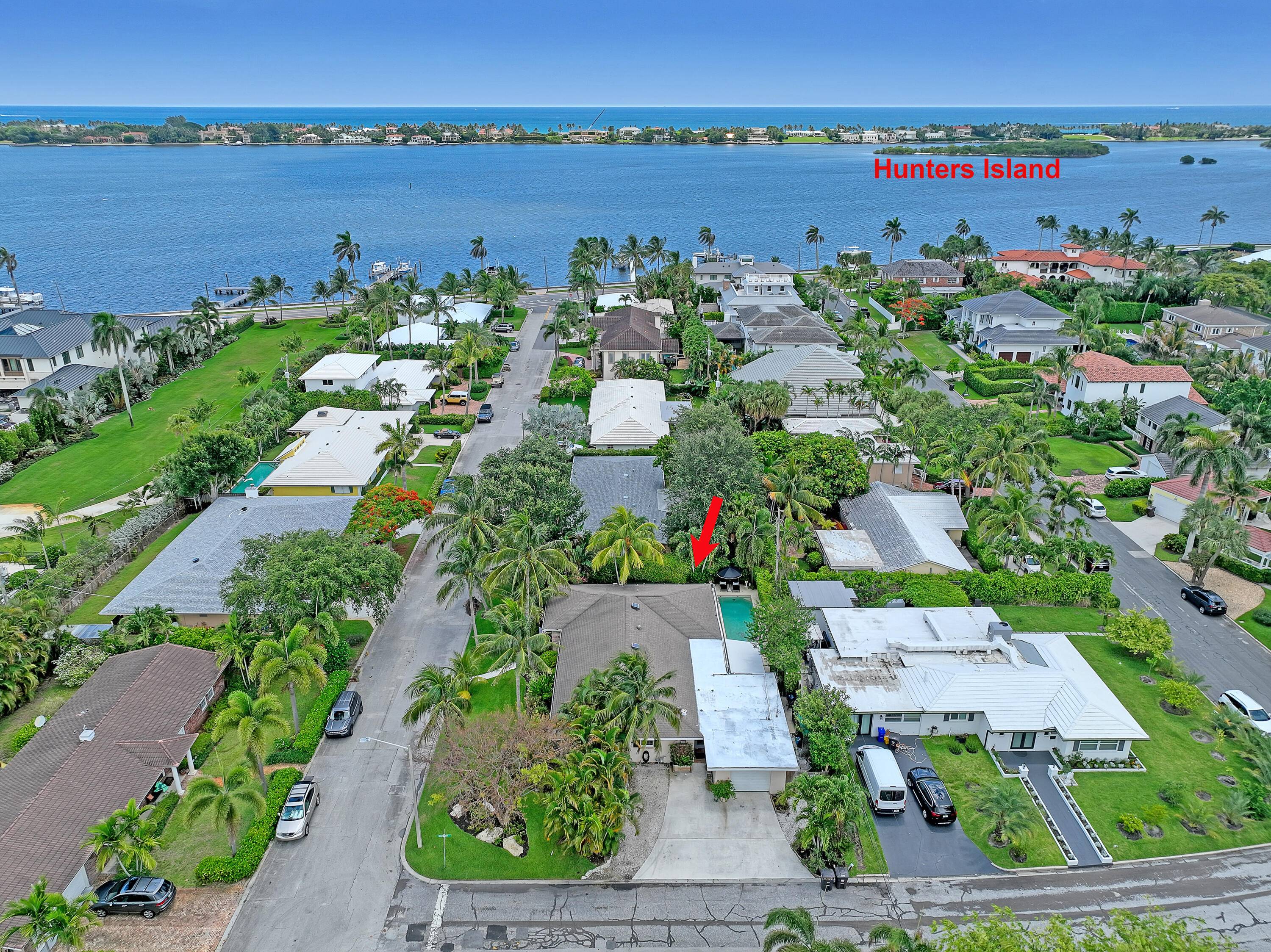 Spacious mid century ranch in highly desirable Soso, 4 beds 3 1 2 baths located steps from the Intracoastal,, large chefs kitchen with gas range top, 36 inch, double 1 ...