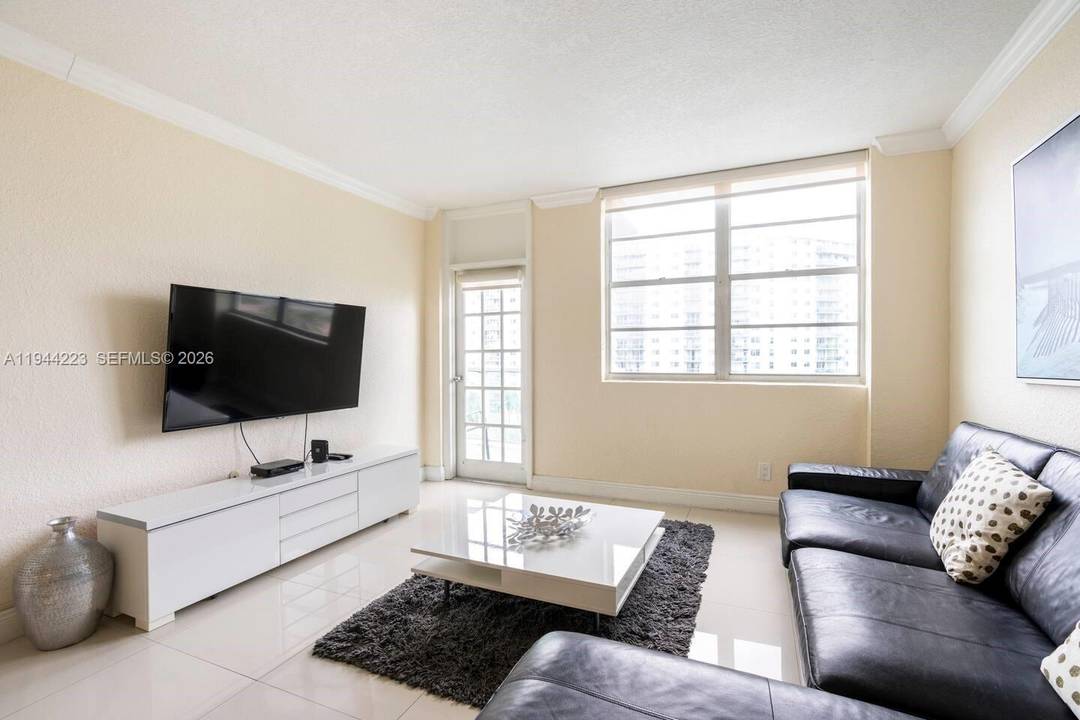 Excellent apartment with 3 bedrooms Den and 2 bathrooms.
