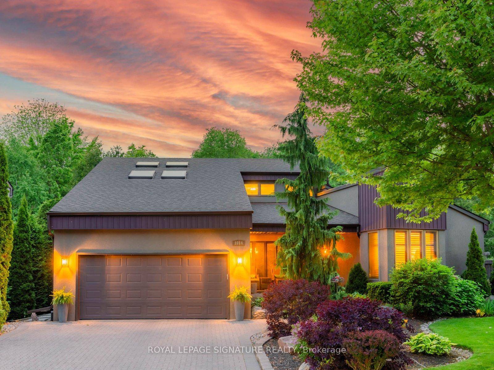 This executive home is waiting for you !