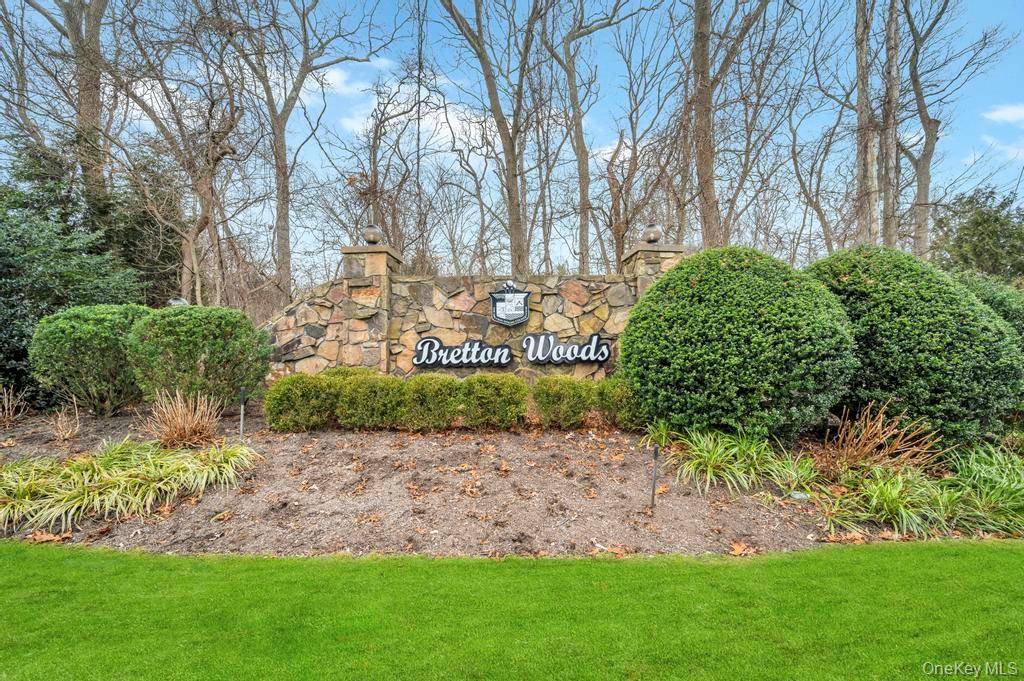 Welcome to 113 Birchwood Road in the Bretton Woods HOA.