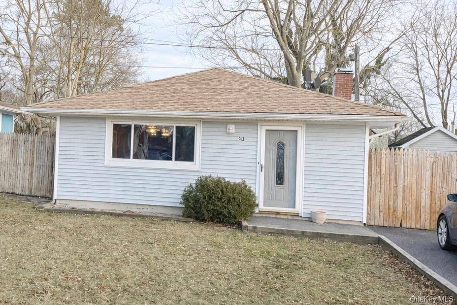 Welcome to this 3 bedroom, 1 bath ranch featuring an open floor plan with an eat in kitchen and new stainless steel appliances.