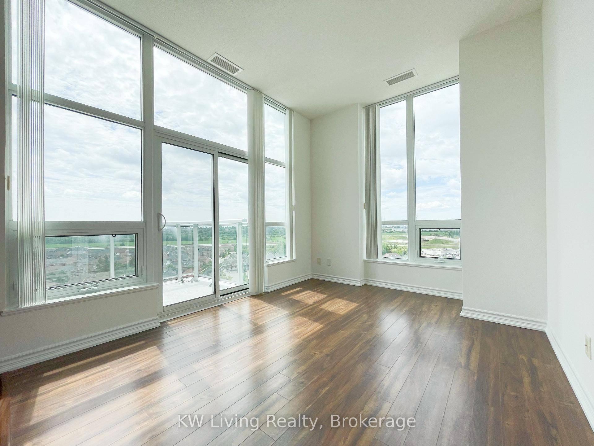 Two Bedrooms With Two Washroom Penthouse Suite, Full of Sunshine, Bright And Spacious South East View With Large Balcony.
