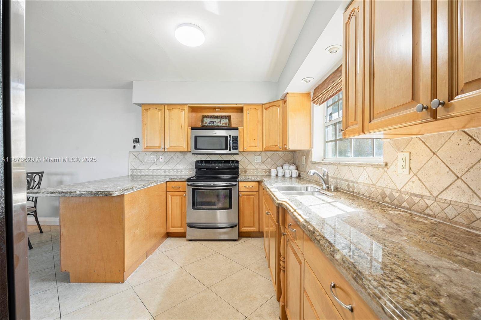 Great Opportunity to own this Single Home 3 bedroom, 2 bathrooms, 1 car garage 1 Efficiency.
