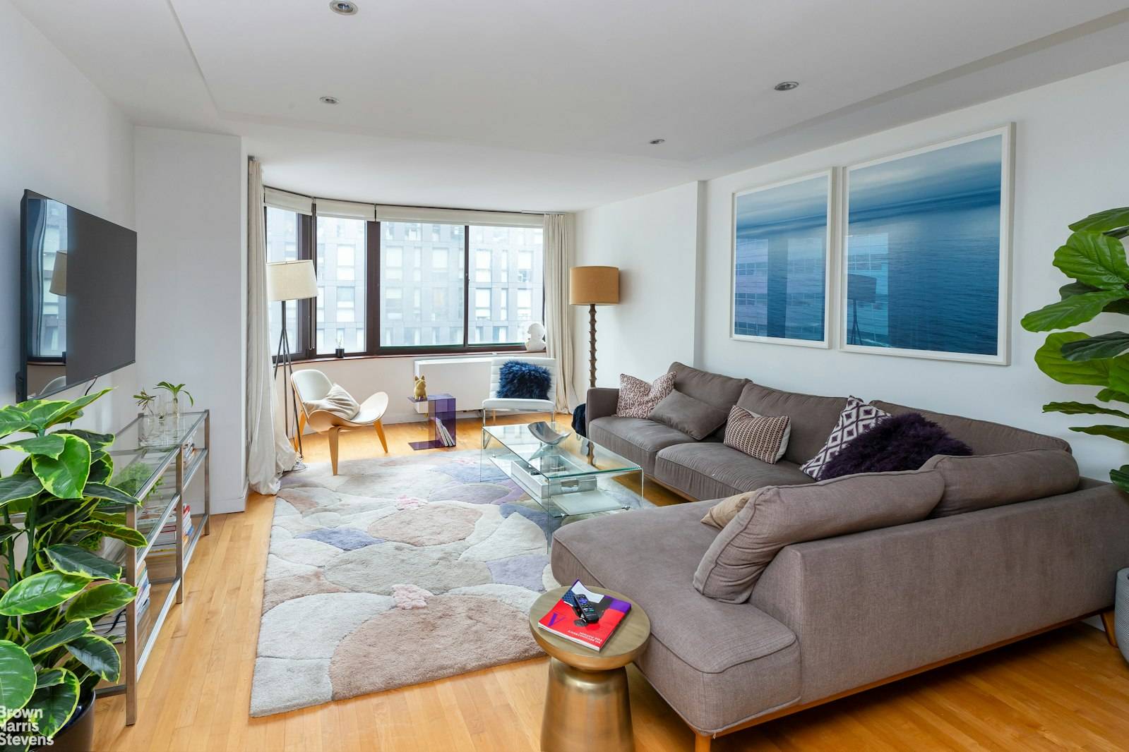 Welcome home to this stunning 3BR 2BA Condo with a very unique layout and amazing design.