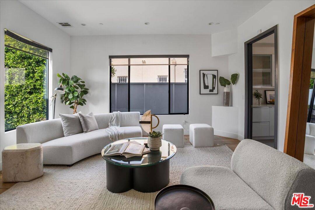 616 N FULLER AVE 7BR Hancock Park La