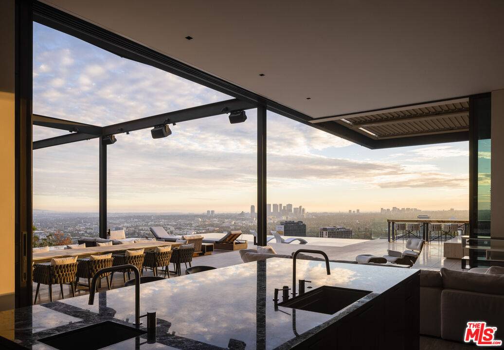 1305   Collingwood Pl 6BR Sunset Strip La