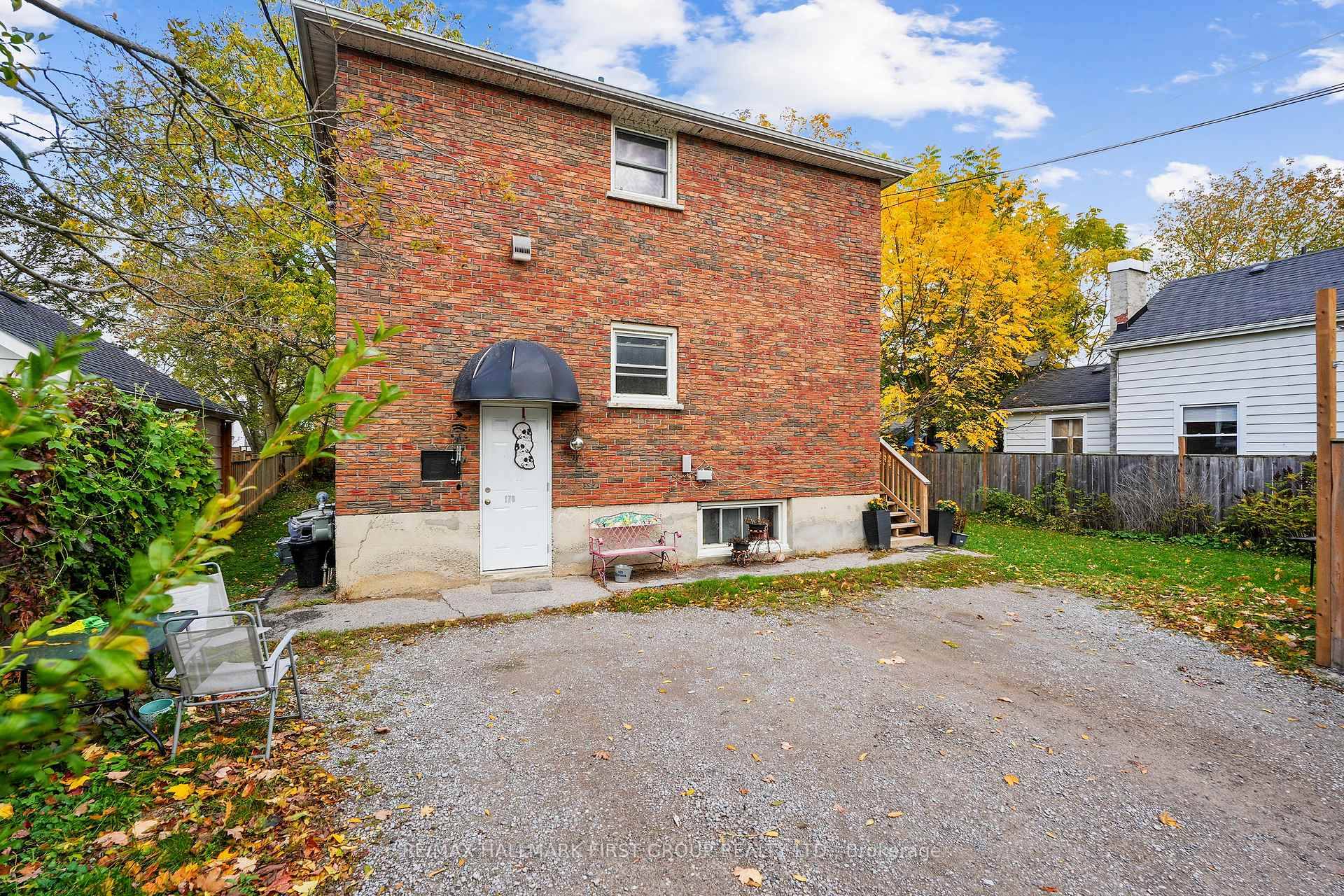 Two bedroom apartment in upper floor.