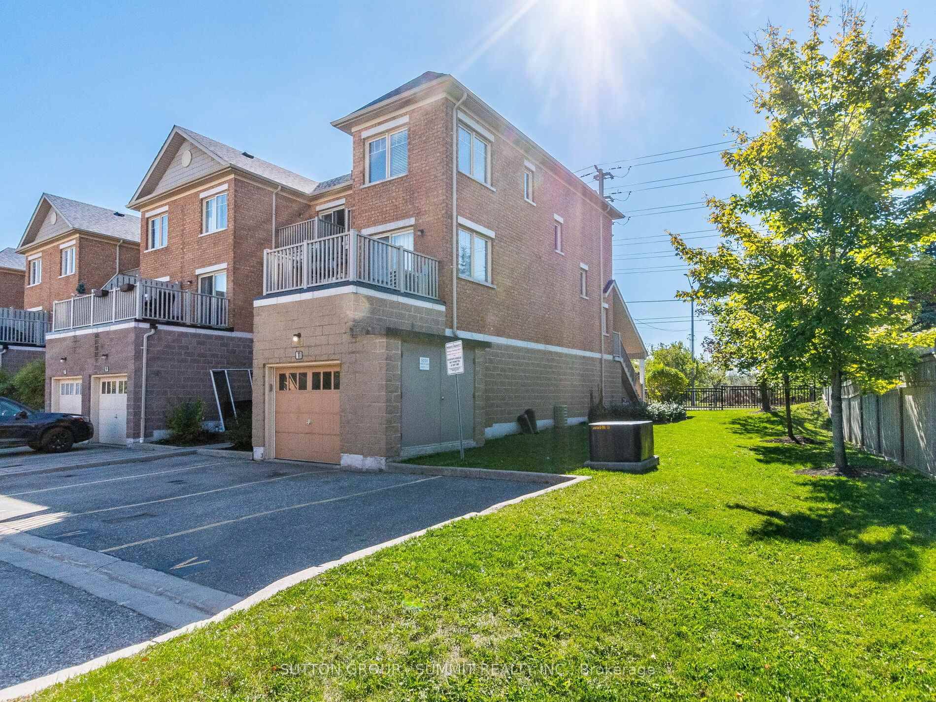 BEAUTIFULL END UNIT TOWNHOUSE in the highly sought after Churchill Meadows community !