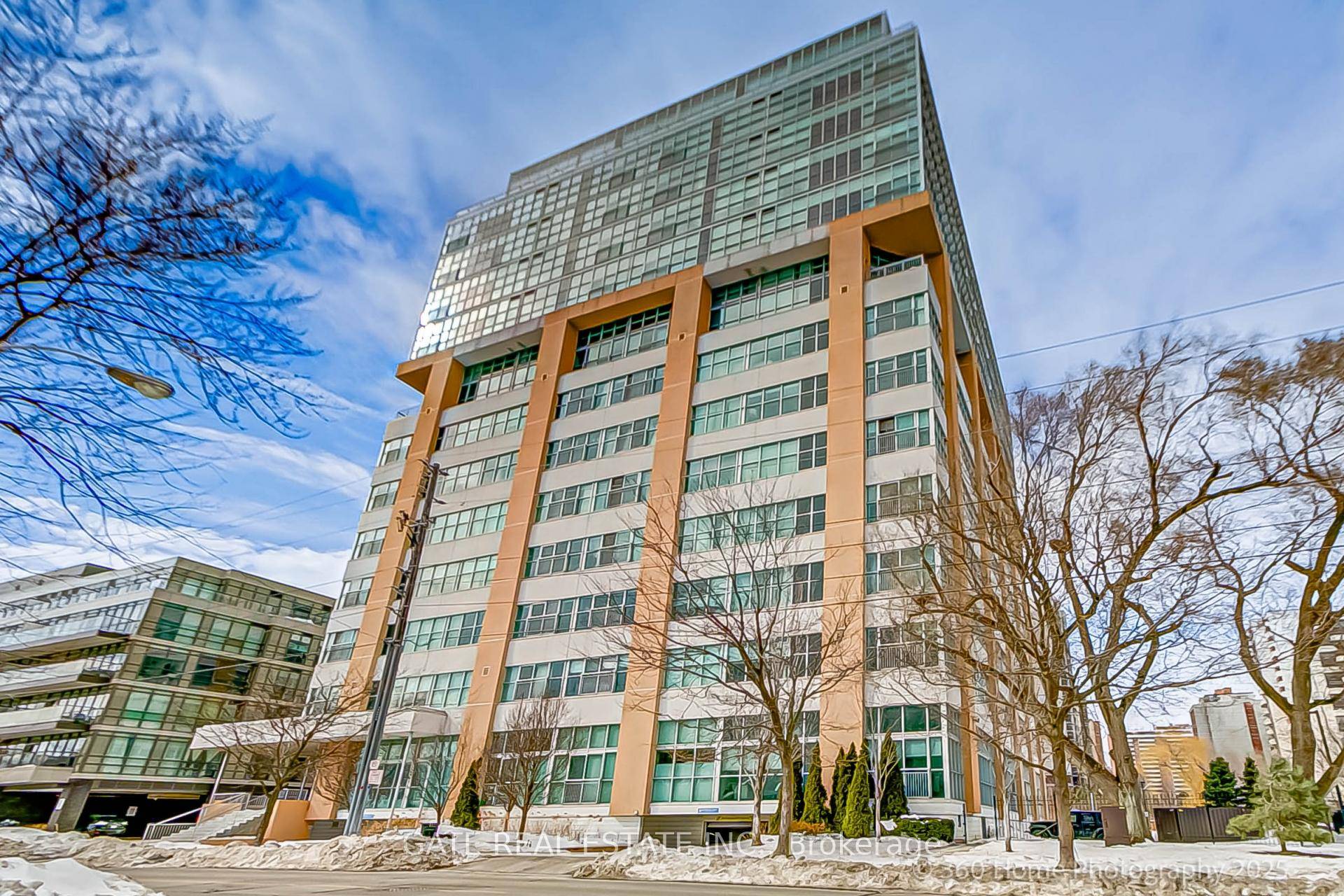 Bright and Spacious 2 Bedroom 2 Bathroom open concept loft !
