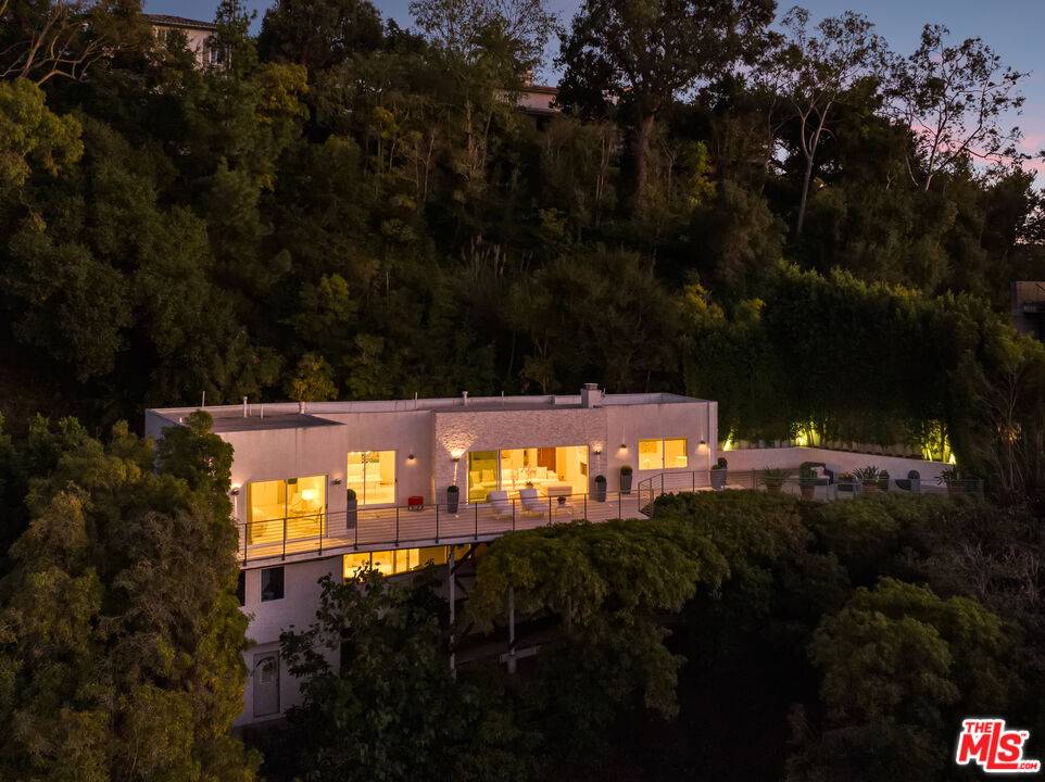 9422   Readcrest Dr 3BR Beverly Hills Post Office | B.H.P.O. La