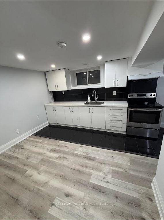 Bright and cozy newly renovated 2 bedroom basement unit with a modern kitchen and 3 pc bathroom, located in one of Scarborough's most convenient neighbourhoods, Highland Creek.