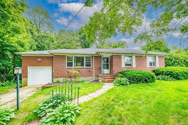 Great starter home or downsizer close to all that East Northport has to offer including schools, LIRR and fine dining.