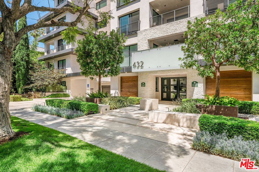 432 N Oakhurst Dr 2BR Beverly Hills Post Office | B.H.P.O. La