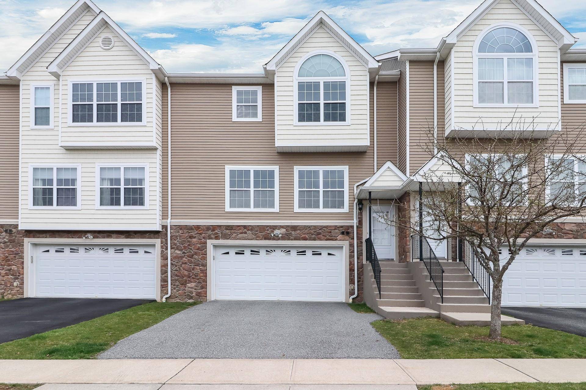 Lovely, recently renovated turn key Gem is ready for you !