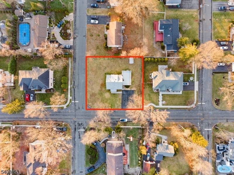 A True Edison Gem The Only Multifamily Opportunity in Town !