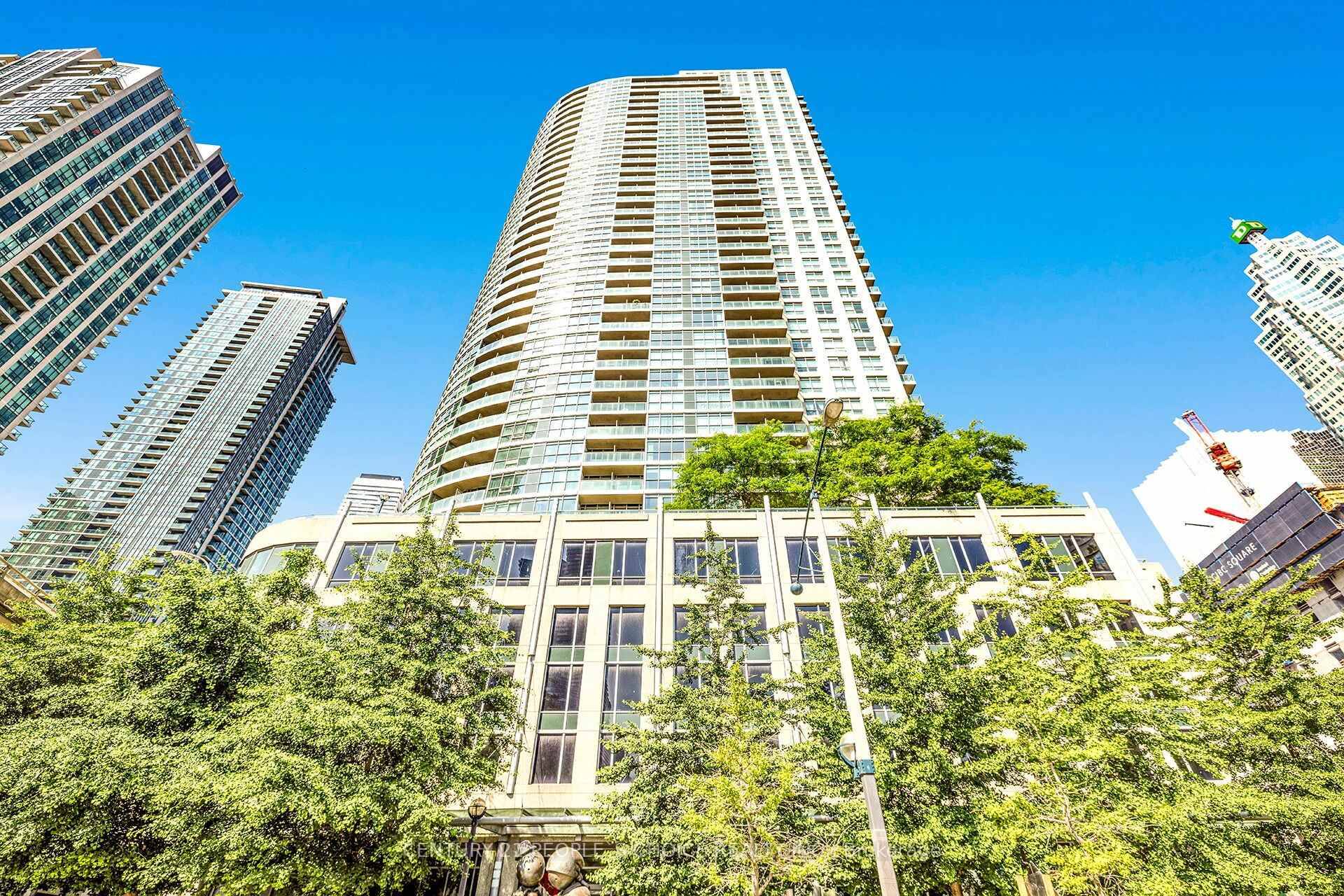 Luxury 1 1 Bedroom Condo for Lease 2 Bathrooms Stunning Views Prime Downtown Toronto Location 18 Yonge StreetWelcome to Suite 3006 at 18 Yonge a rare opportunity to lease a ...