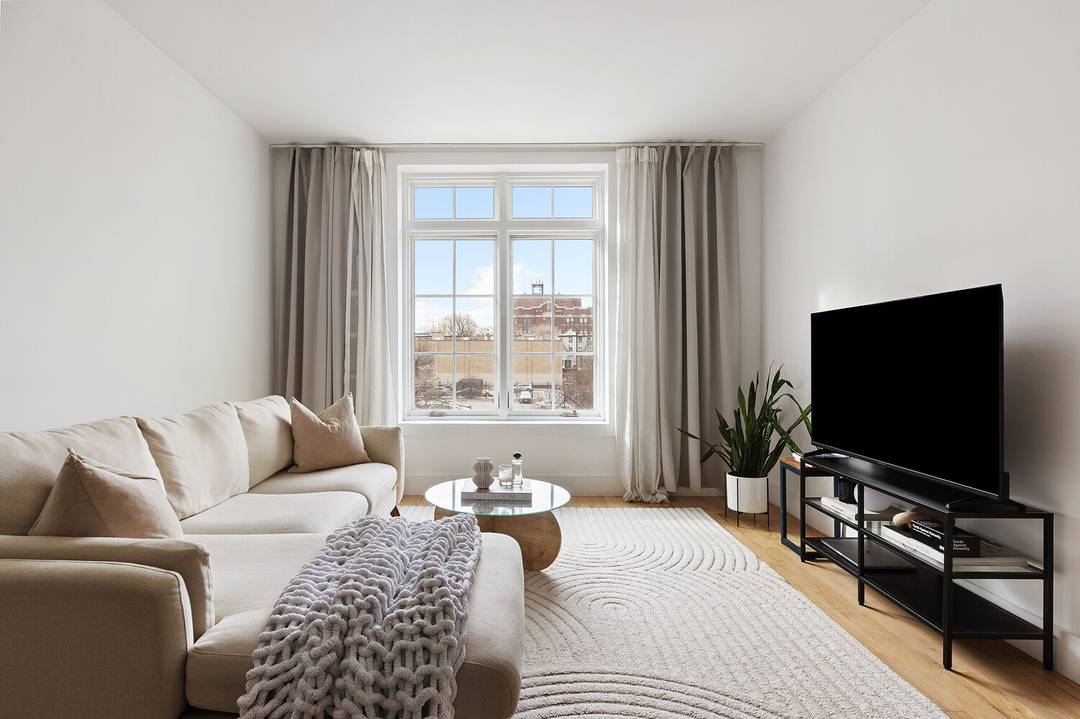 Southern exposure condominium with private balcony and exceptionally low monthlies Shown by appointment, please reach out directly to listing agents Heidi or John Perched above the Brooklyn streetscape with sweeping ...