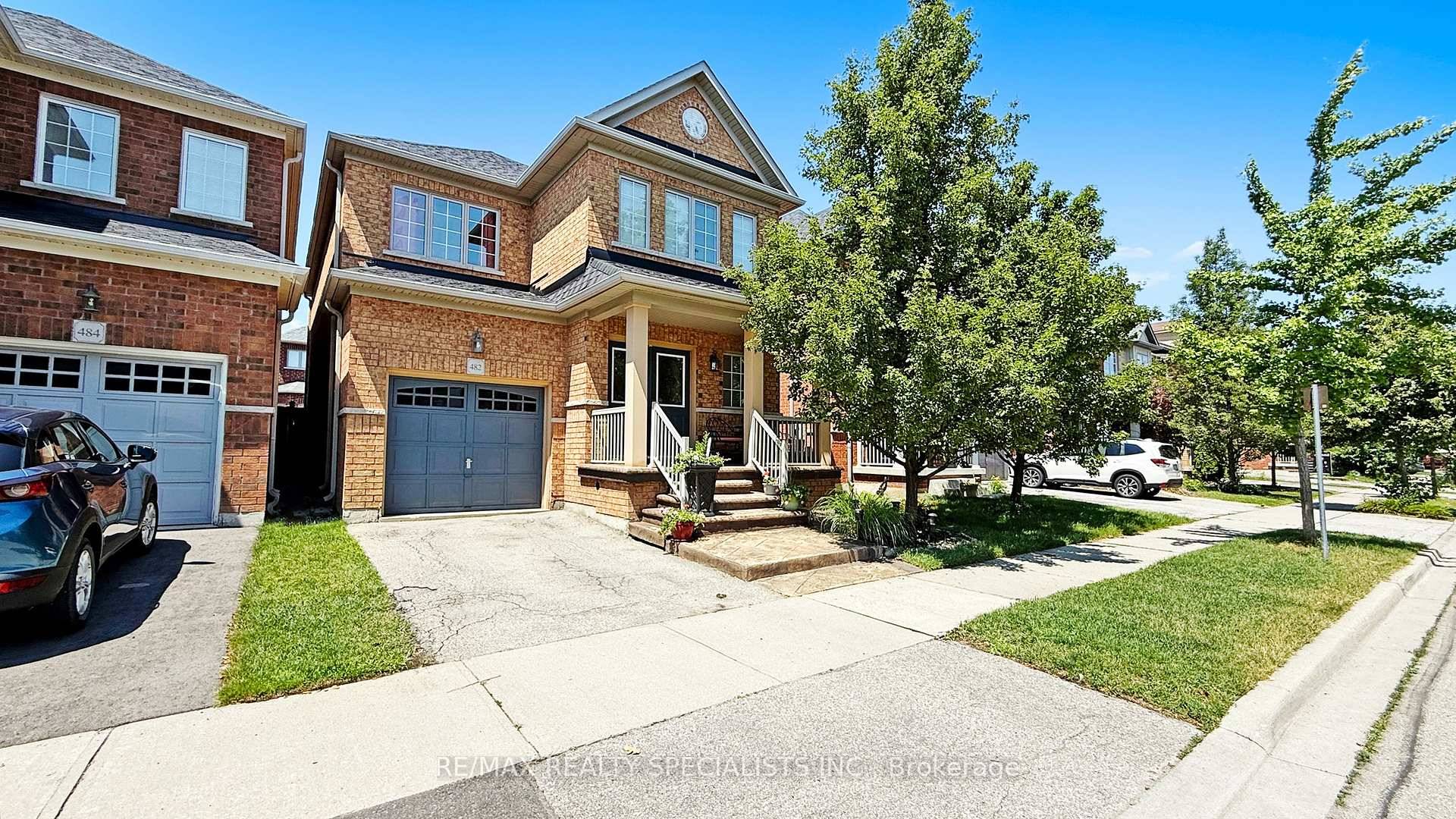 Beautiful 4 Bedroom Home in Family Friendly Milton Steps to Parks !