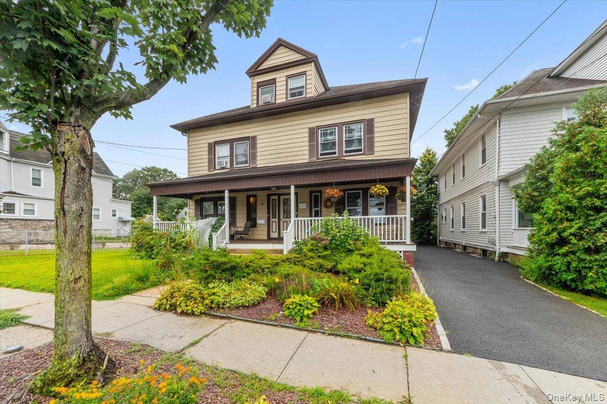 Charming single attached home 5 bedroom, 2.