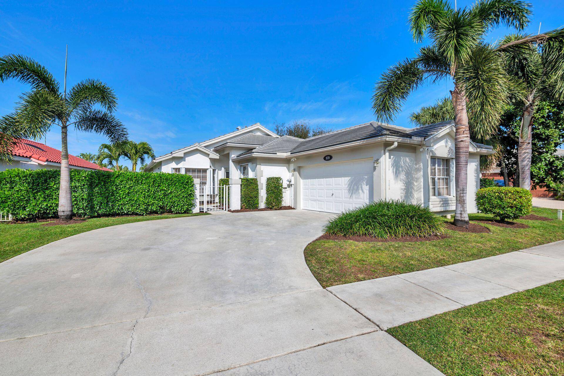Step inside this fabulous organic modern lakefront home available for the 2025 2026 season.