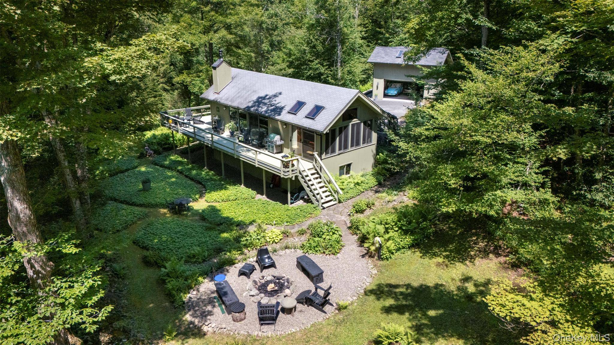 Secluded Streamside Modern with Studio amp ; Spectacular Setting Seriously special this mid century modern retreat at the end of a quiet town maintained road in Panther Mountain Park is ...