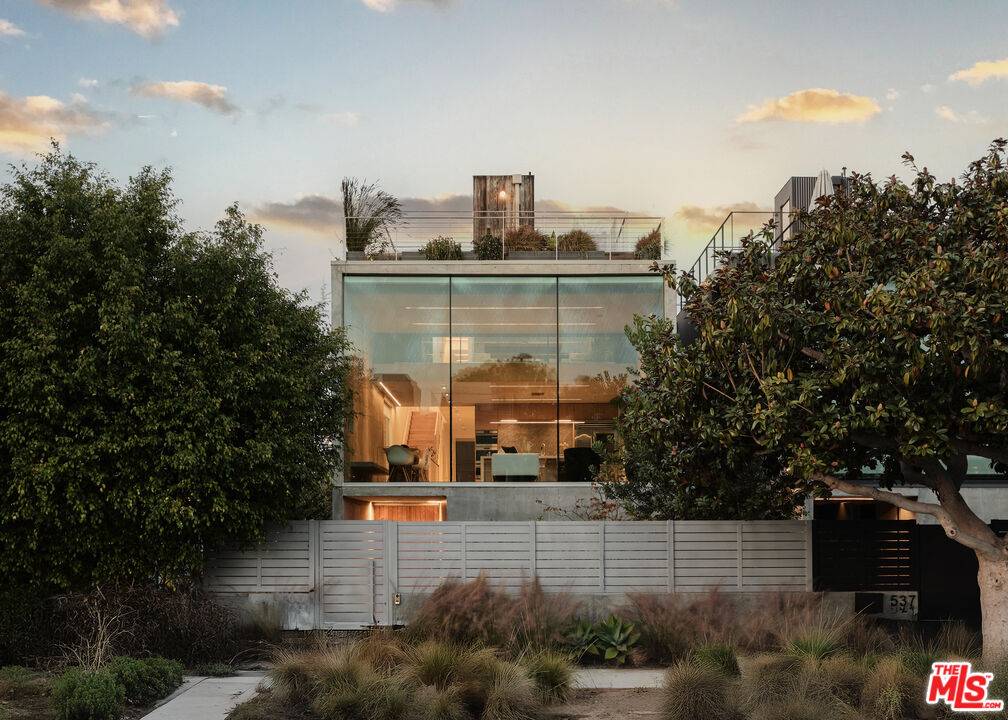 533 Grand Blvd 4BR Marina Del Rey La