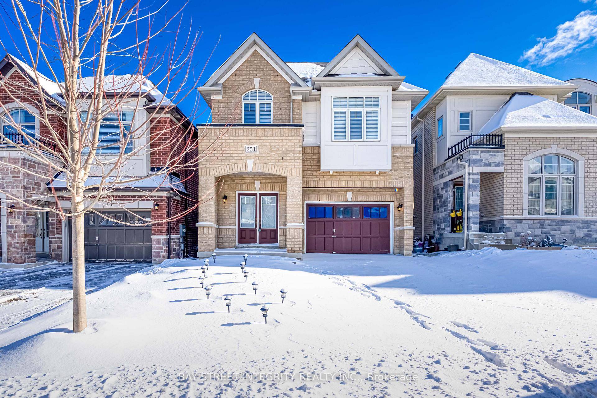 Welcome to This Stunning Bright and Spacious 4Bedrms 4Washrms, 2, 847 sqft, 7 Yr New Detached Home in Prestigious Sharon.