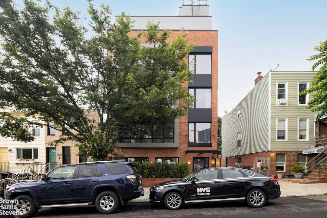 Introducing 353 20th Street, an exclusive collection of five thoughtfully designed full floor residences located on a quiet, tree lined block in the heart of Greenwood.