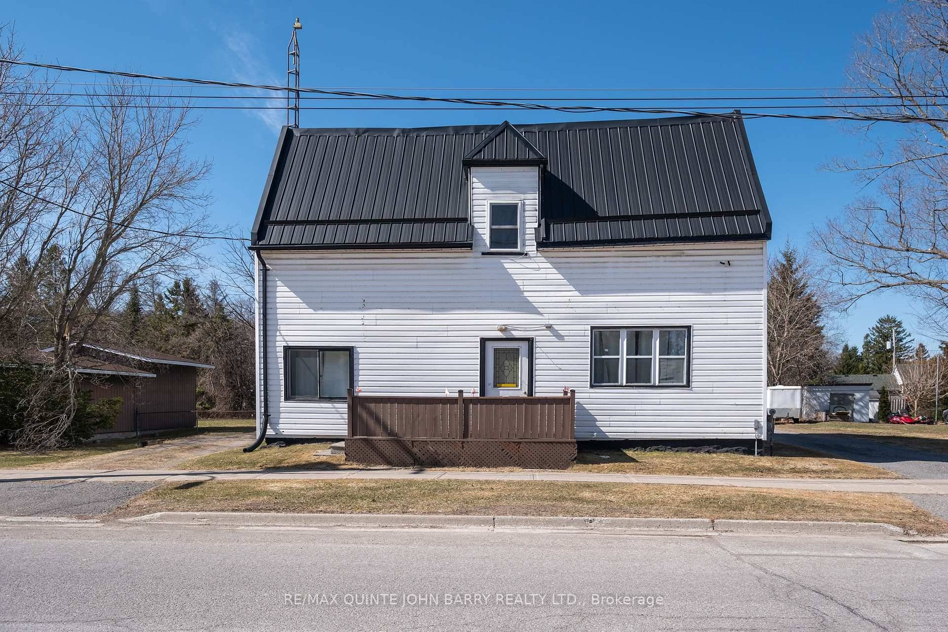 Ideal home for first time homebuyers or investors looking for a property with great potential in a growing area !