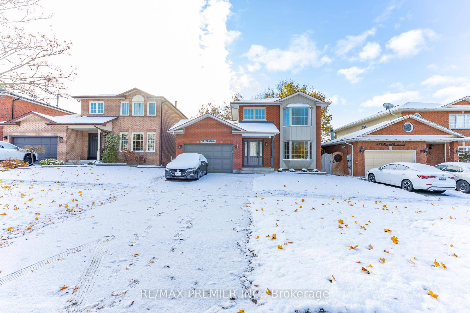 Beautifully maintained Three bedroom detached home is nestled in the desirable Pringle Creek community.