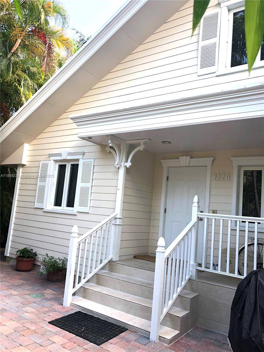Key West Style, Amazing Intercoastal peaceful waterfront home, 2 floor private House, with 95 feet long deck.