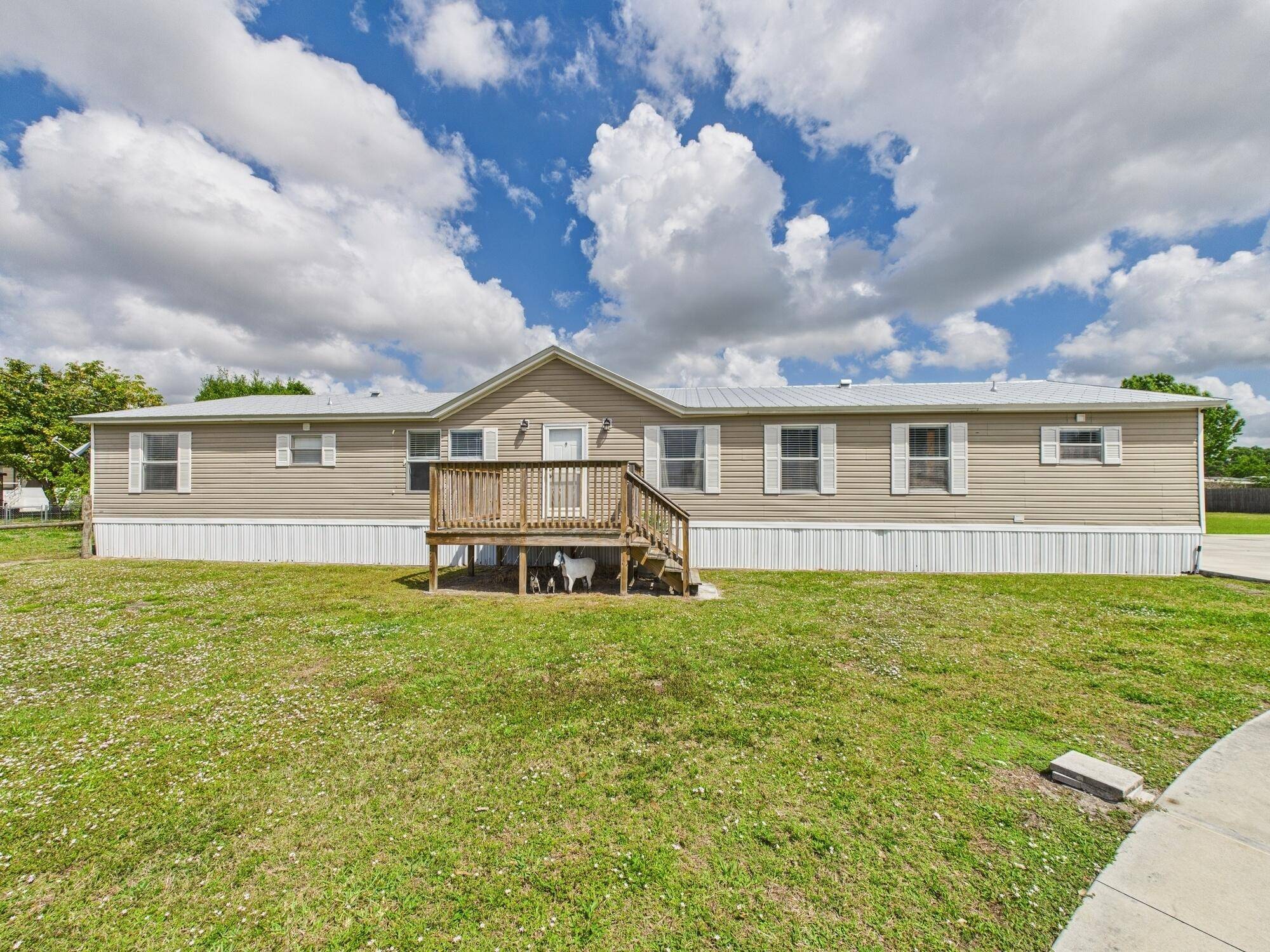 Spacious 4 Bedroom Home with Bonus Room Private Pool !